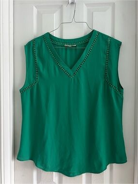 41 Hawthorn Sleeveless V-Neck Tank Top in Emerald